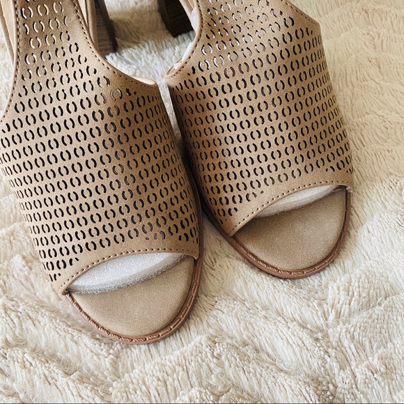 FREE SHIP | Francesca's | NWT Restricted Fayla Perforated Heel - Picture 9 of 11